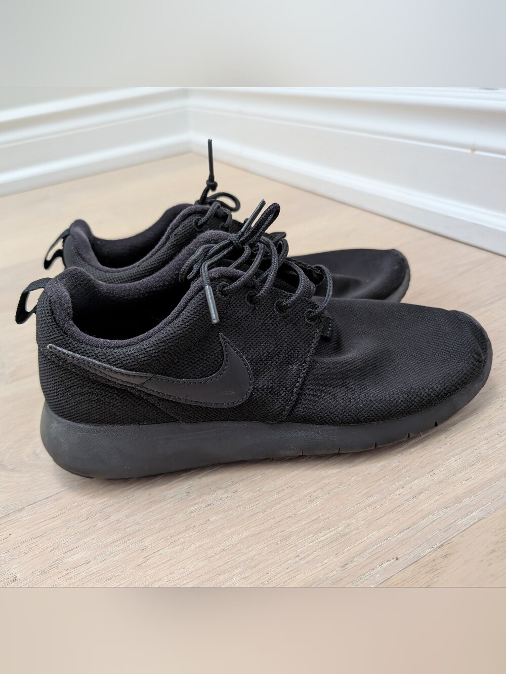 Nike Roche Triple Black Sneakers